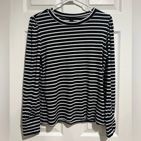 Ann Taylor Women’s Black and White Striped Long Sleeve Top Size Medium - Picture 1 of 6